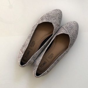Toms Suede Flat Shoes (size W5)